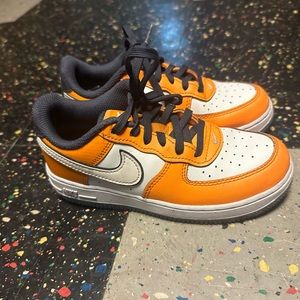Nike orange shark
